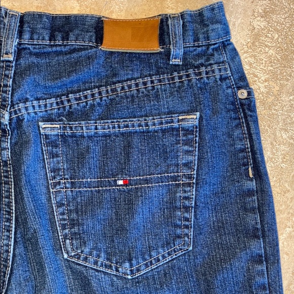 TOMMY HILFIGER Women's Blue Denim High Waisted Wide Leg Mom Jeans. 12 - Picture 5 of 17